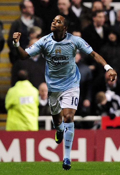 陈威vs柔佛新山半场数据：贡献5次扑救，评分暂为全场最高