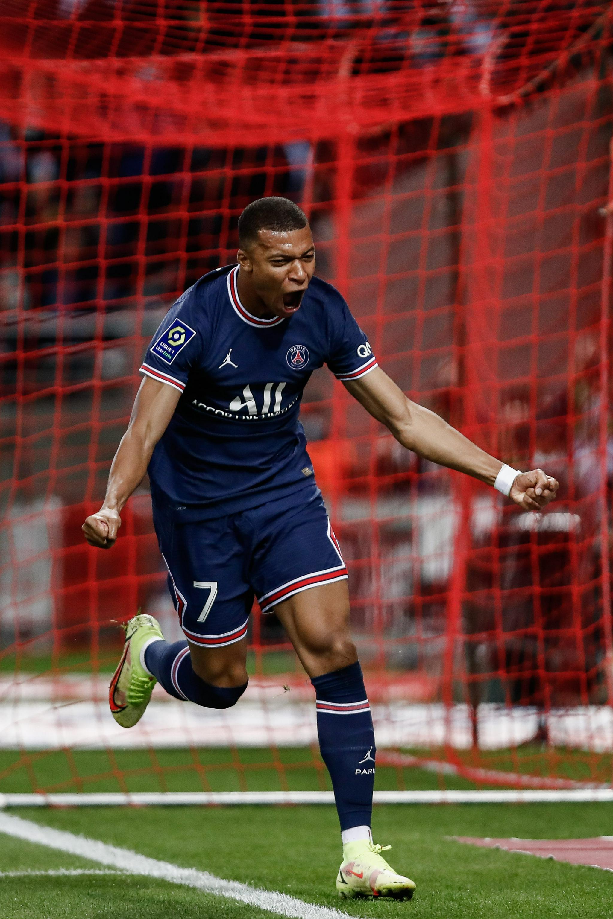 欧洲五大联赛最新轮次精彩进球回顾