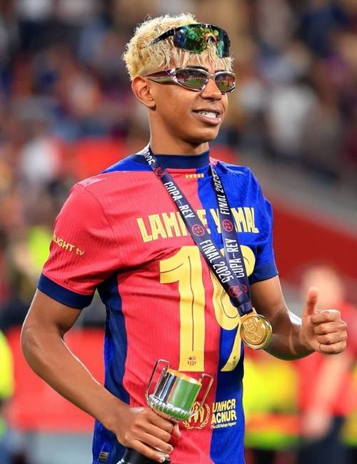 英超-纽卡斯尔2-1曼城终结对手四连胜，巴恩斯双响（英超：巴恩斯梅开二度，纽卡2-1力克曼城，终结对手四连胜）