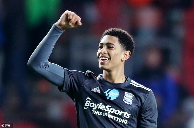 桑托斯：英超强度远高于法甲，想为切尔西赢得欧冠和英超冠军（桑托斯直言英超强度压倒法甲，盼率切尔西问鼎欧冠与英超）