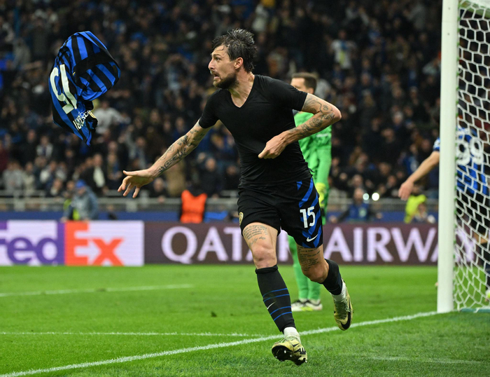 吉拉西前23场欧冠进18球，仅次于哈兰德的28球（吉拉西欧冠前23战轰入18球，仅逊哈兰德28球）