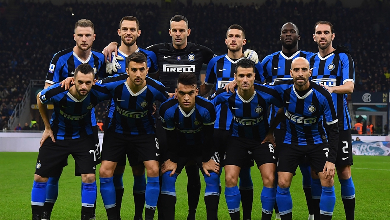 足球英超争冠形势复杂，六队仍有希望（英超冠军归属尚未明朗，六队依旧有望问鼎）