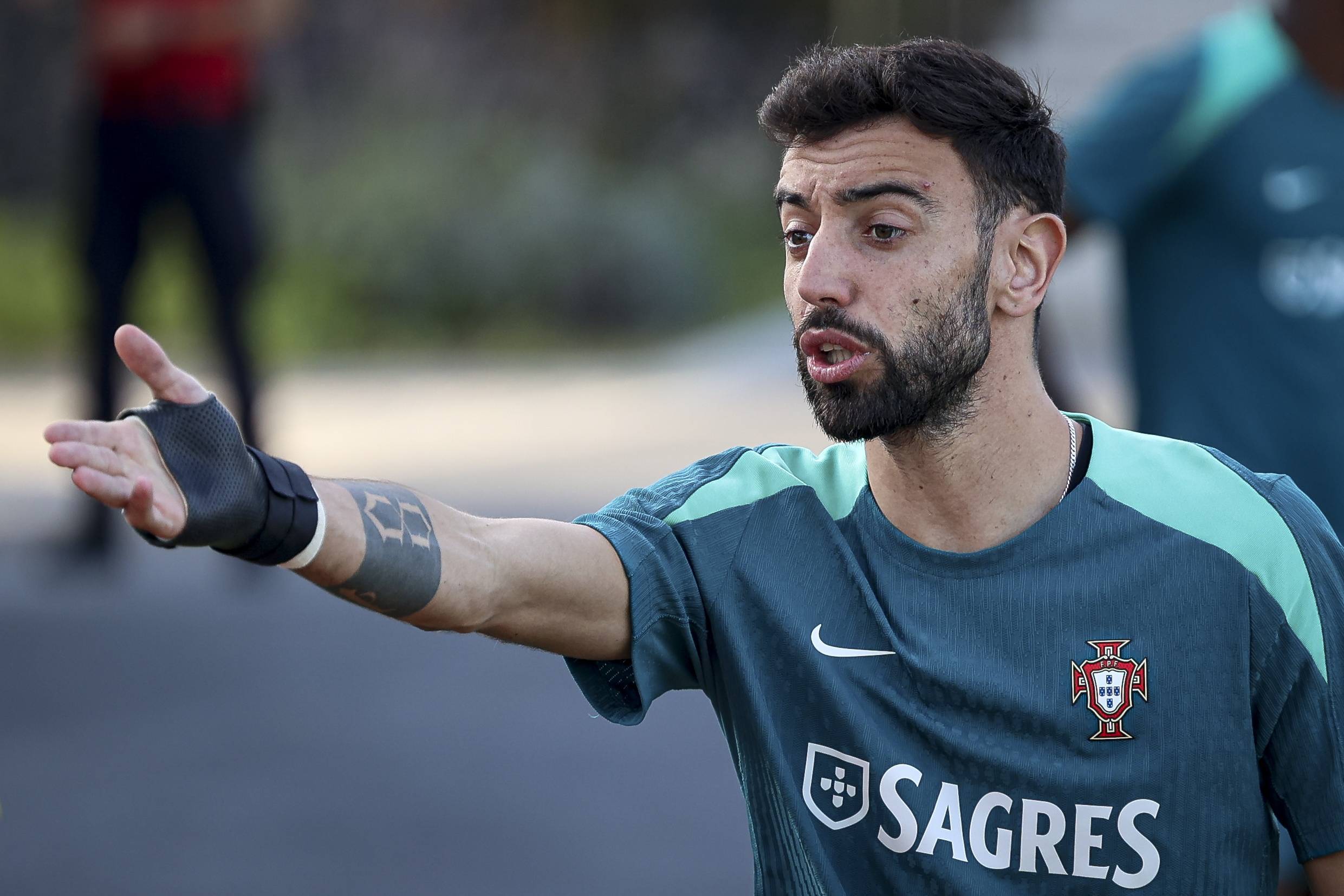 曼联1-1西汉姆联，拉齐奥1-0米兰，英超低谷期持续。（曼联1-1平西汉姆，拉齐奥1-0胜米兰，英超颓势未止）