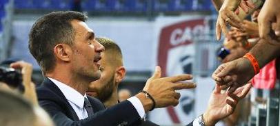 杠上！卡拉格喷费迪南德：草根代言人，怎么不聊聊世界杯票价（正面刚！卡拉格怼费迪南德：既是草根代言人，何不谈谈世界杯票价？）