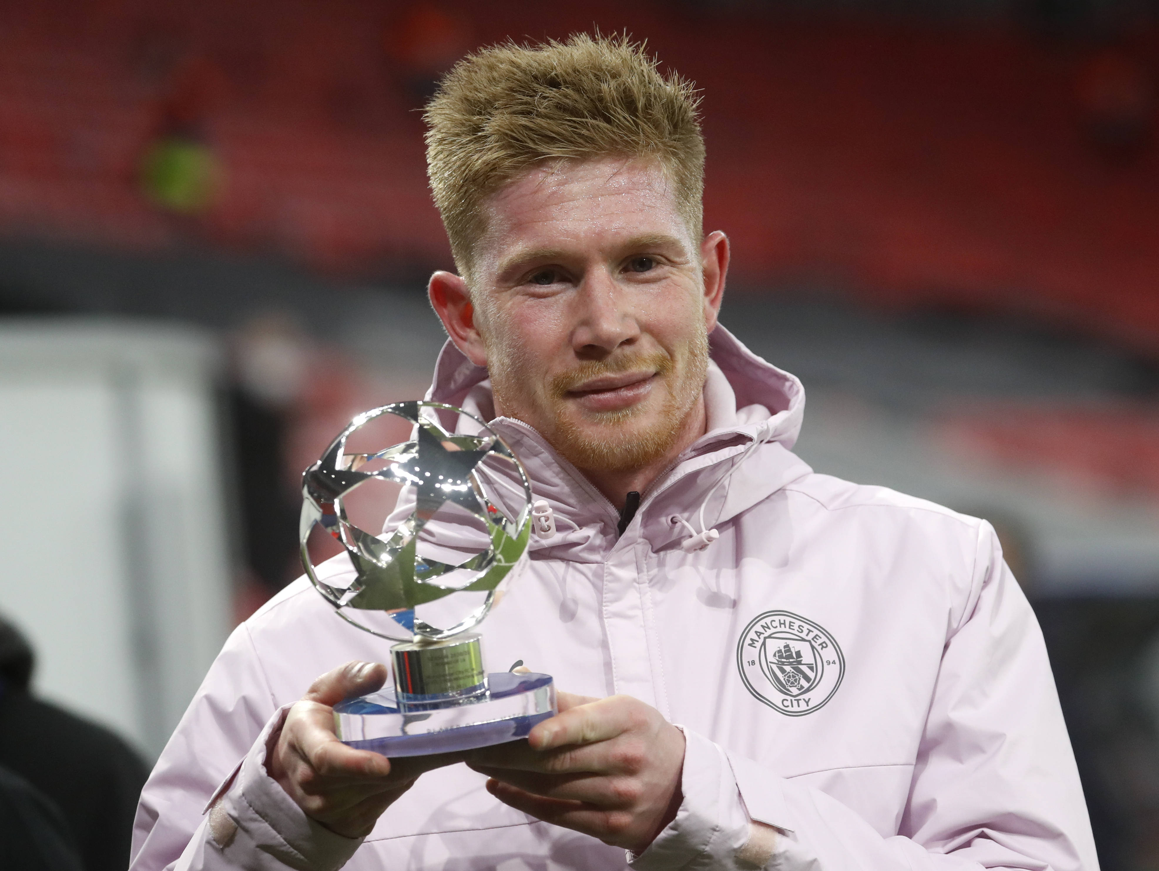 斯帕伊奇庆祝足协杯夺冠：为奖杯感到自豪，更为球队感到骄傲