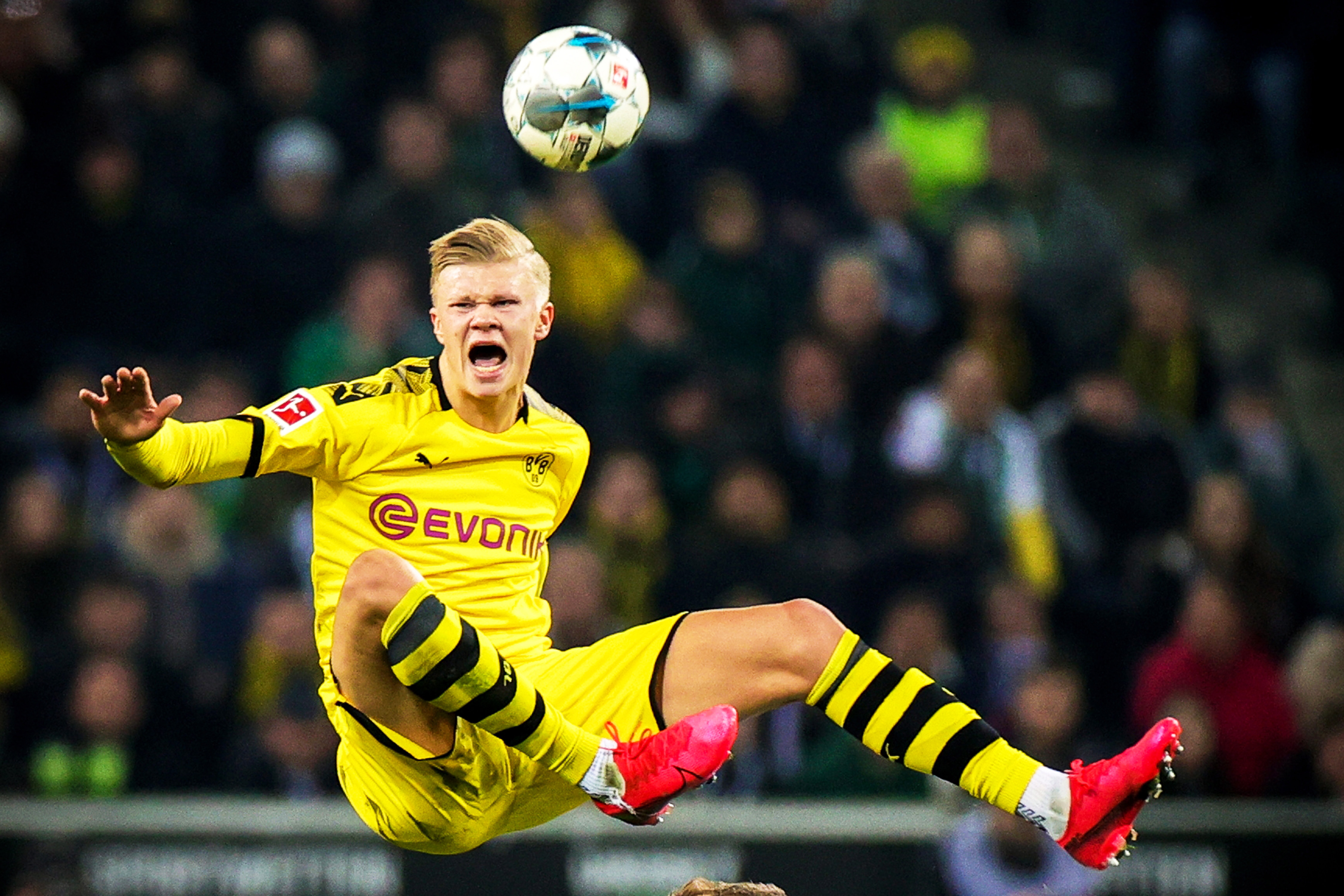 队报：里昂公布24／25赛季财报，俱乐部净亏损超2亿欧元