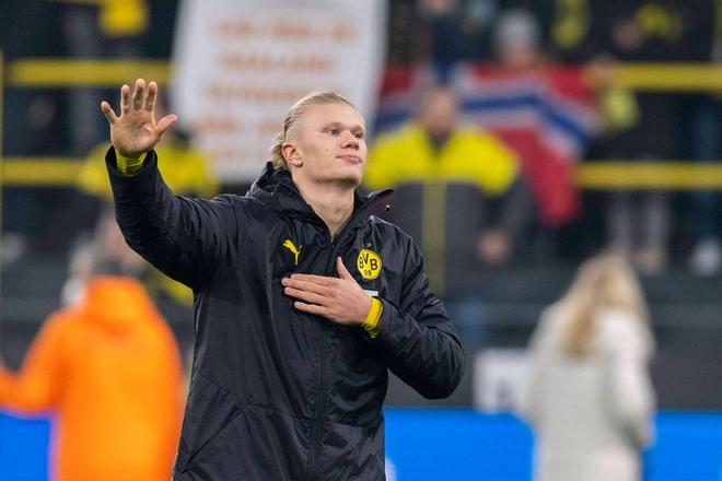 世体：梅西亲签的新秀球星卡被拍卖行估值35000欧元