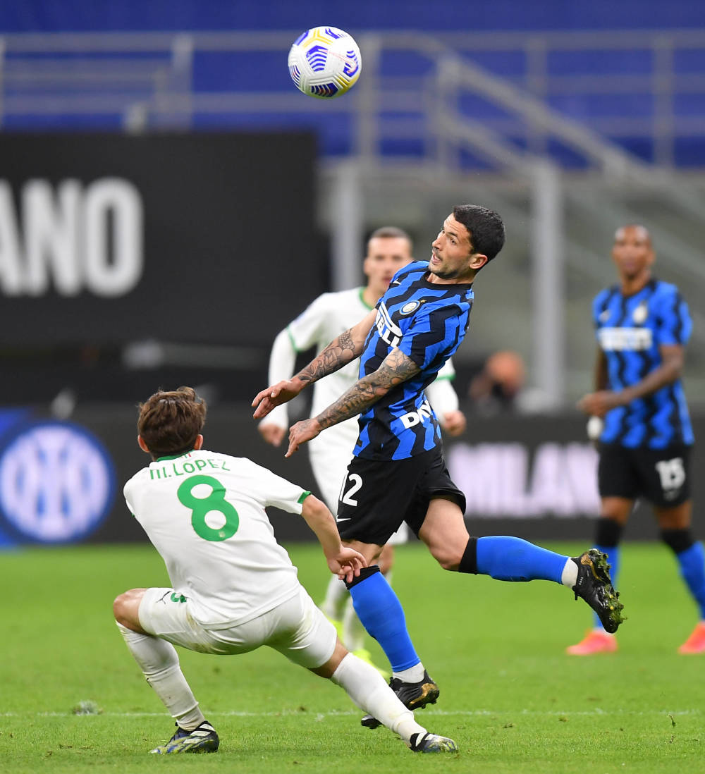 莫雷托：巴萨、马竞、尤文图斯都希望免签伯恩茅斯中卫塞内西（莫雷托称：巴萨、马竞、尤文均有意以自由身签下伯恩茅斯中卫塞内西）