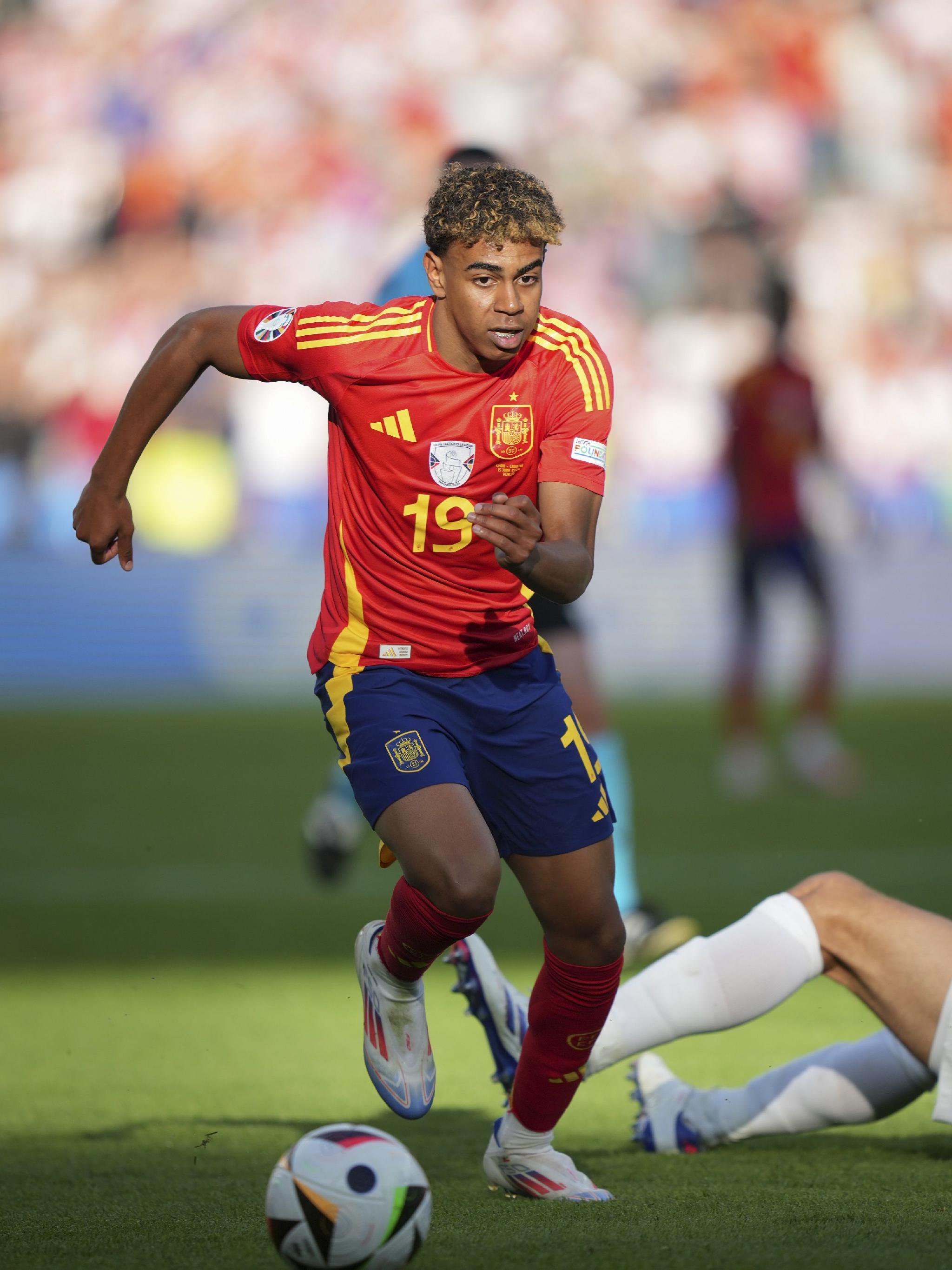 西甲半场：科克世界波、加拉格尔建功，赫罗纳暂0-2马竞（西甲半场：科克世界波、加拉格尔破门，马竞暂2-0领先赫罗纳）