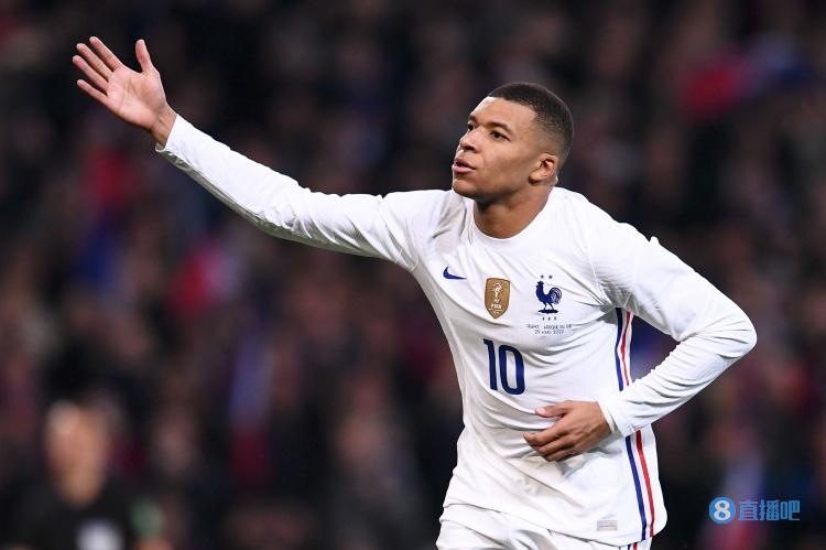 曼联英超14轮1-1战平西汉姆联，近5轮仅胜1场，阿莫林执教遇质疑，防守问题突出。（英超第14轮曼联1-1西汉姆，近五轮仅一胜，阿莫林执教受质疑，防线隐患凸显）